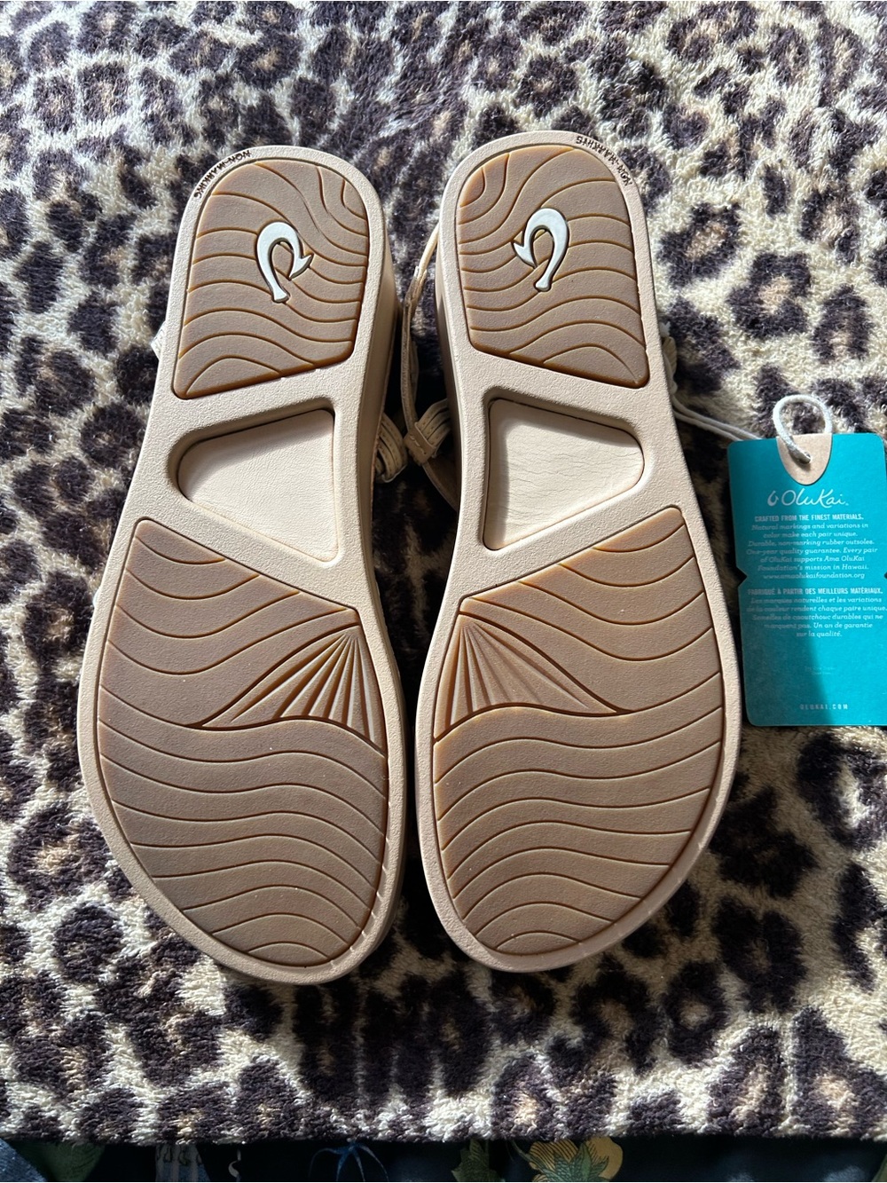 Olukai  NWT Women’s Beige Strappy Sandals - Picture 2 of 4